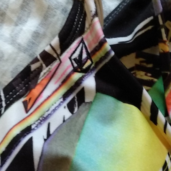 COPY - Volcom - Picture 2 of 2